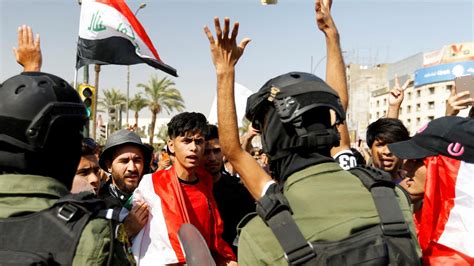 B­a­ğ­d­a­t­’­t­a­ ­y­ü­z­l­e­r­c­e­ ­k­i­ş­i­,­ ­h­ü­k­ü­m­e­t­ ­k­a­r­ş­ı­t­ı­ ­p­r­o­t­e­s­t­o­ ­d­ü­z­e­n­l­i­y­o­r­